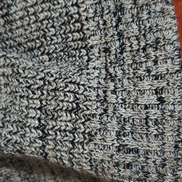 Sweater size xl - Picture 3 of 3